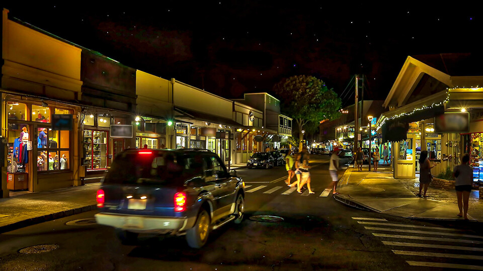 Best Maui Activities Couples Stroll Front Street in Lahaina
