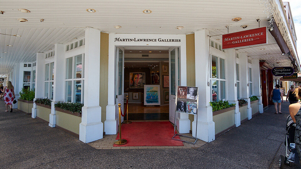 Best Maui Activities Couples Stroll Front Street in Lahaina