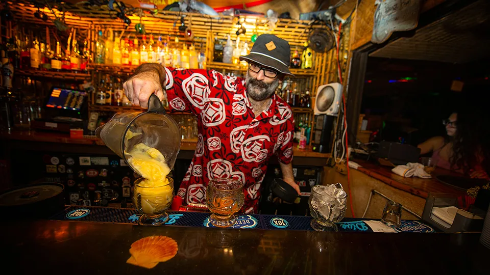 Best Places to Get a Drink on Maui South Shore Tiki Lounge