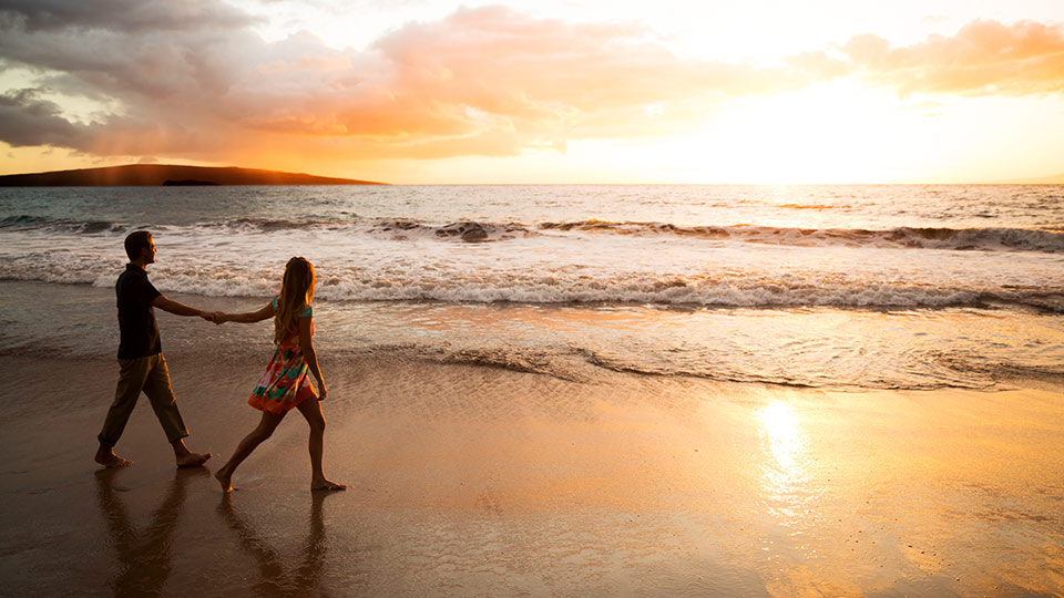 A couple in sunset on the Polo Beach