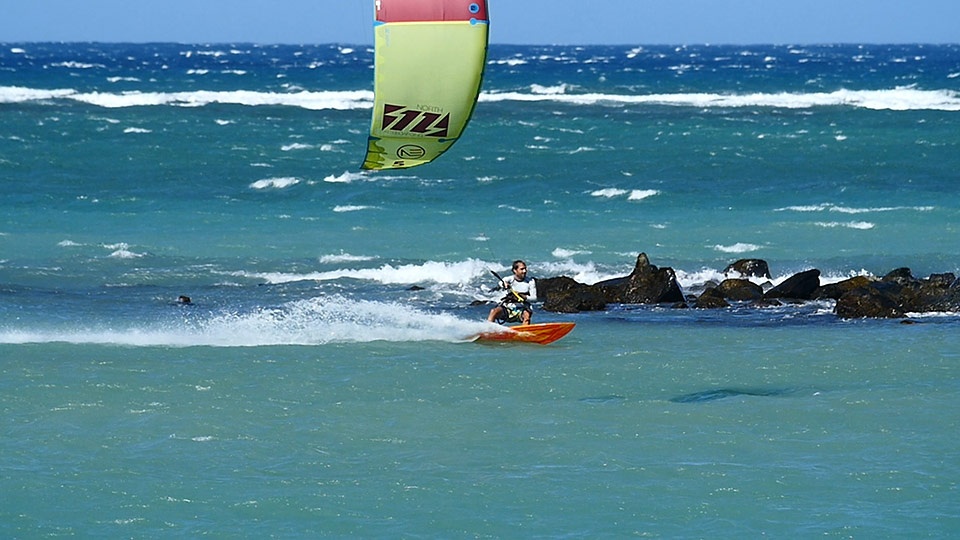 Best Maui Ocean Activities Kitesurfing