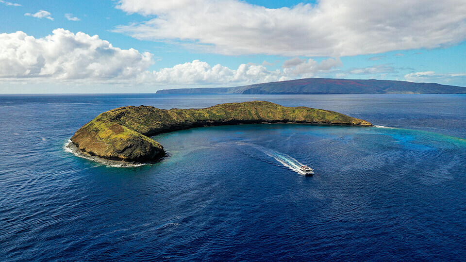 Pride of Maui leaving Molokini