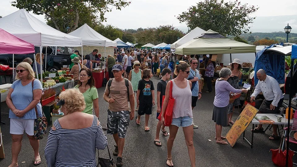 Crowd at Farmers' Market on Maui