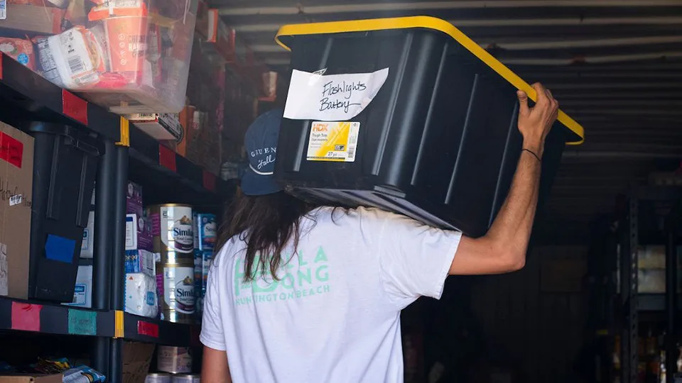 volunteers helping after maui wildfires