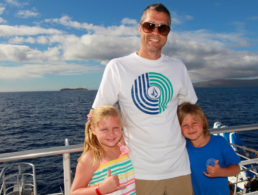 Father with son and daughter on a Maui snorkel cruise.