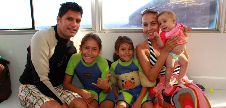 A family enjoying a snorkel cruise.